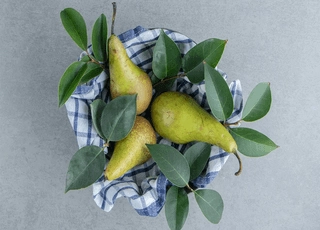 نهال گلابی دم کج